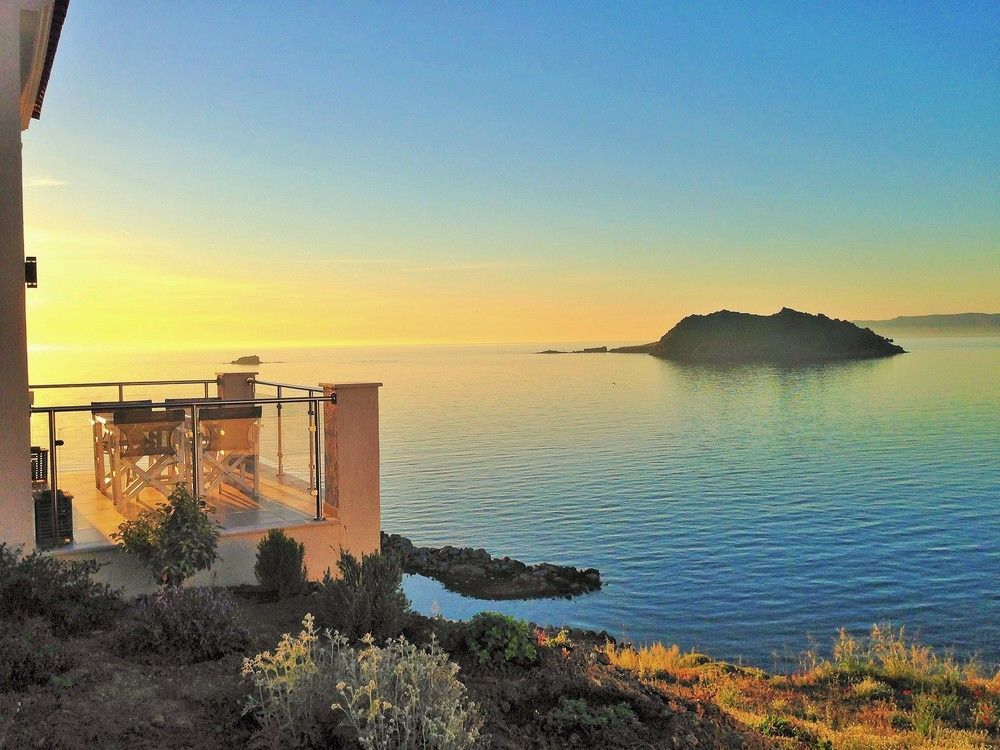 Eleia Seafront Rooms & Villas Petra  Exterior photo